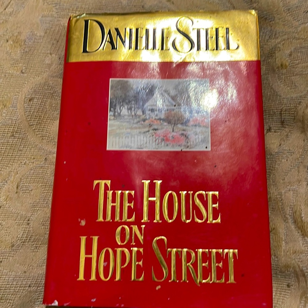 📚2/$14; 3/$16; 4/$18; 5/$20 ADD $2 for any additional books! Danielle Steel